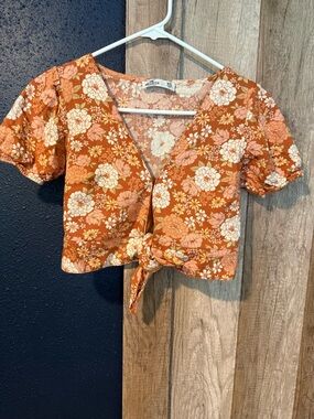 Hollister Floral Tie-Front Crop Top - Orange & Cream